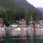 Elfin Cove ist ein kleines typisches Fischerdorf nahe des Glacier Bay Nationalpark